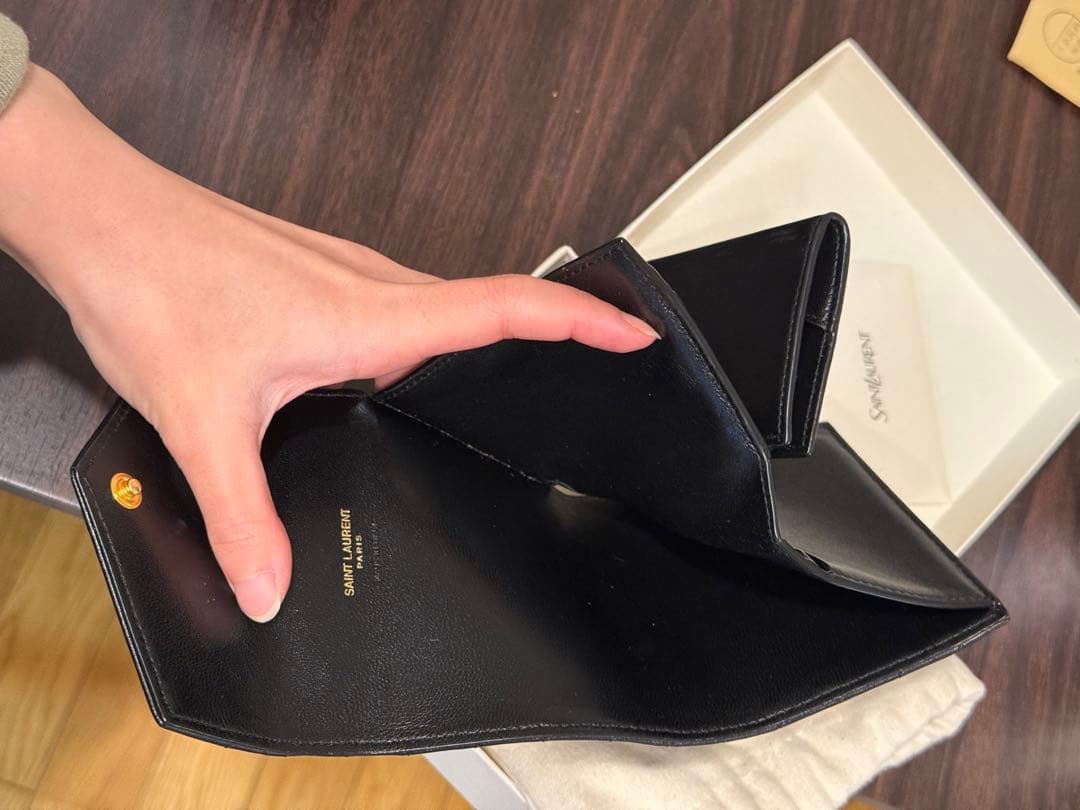 YSL カサンドラマトラッセマルチフォードウォレット(ラムスキン)