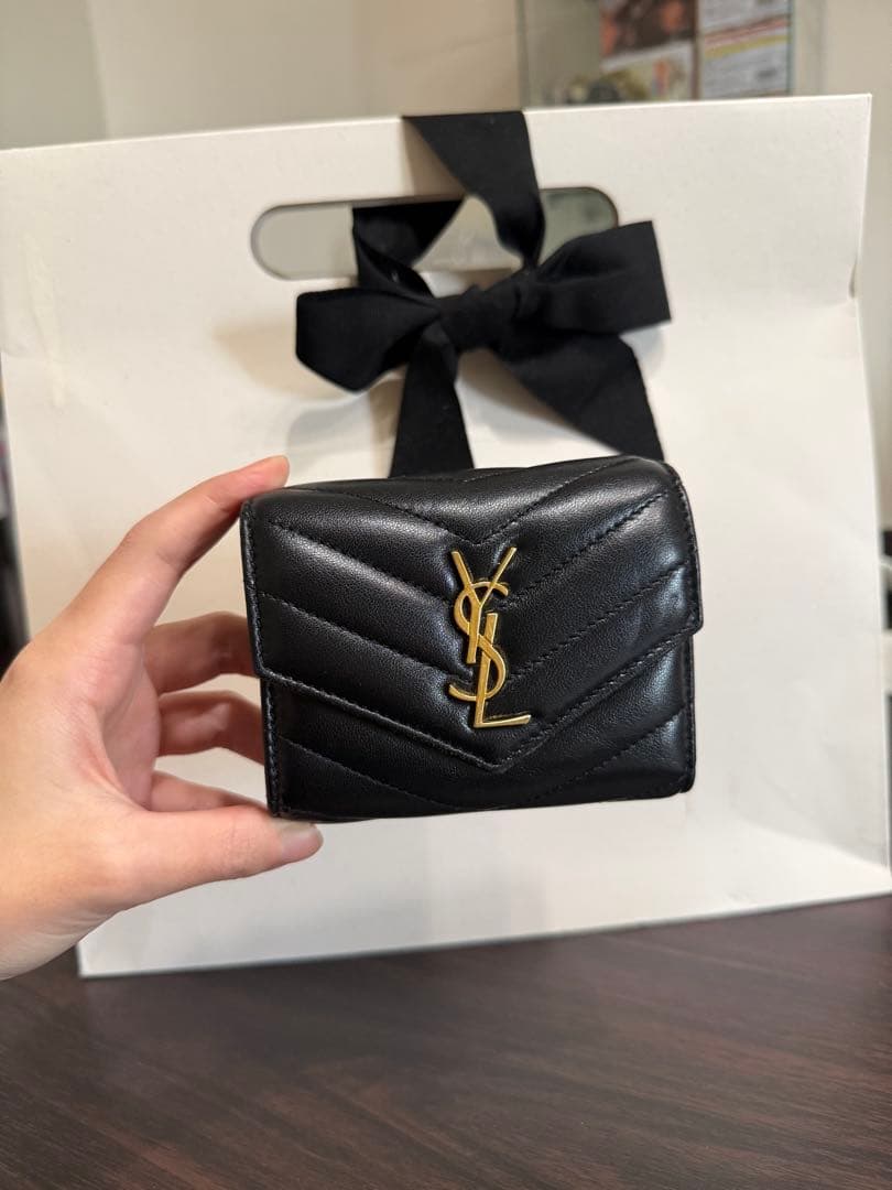 YSL カサンドラマトラッセマルチフォードウォレット(ラムスキン)