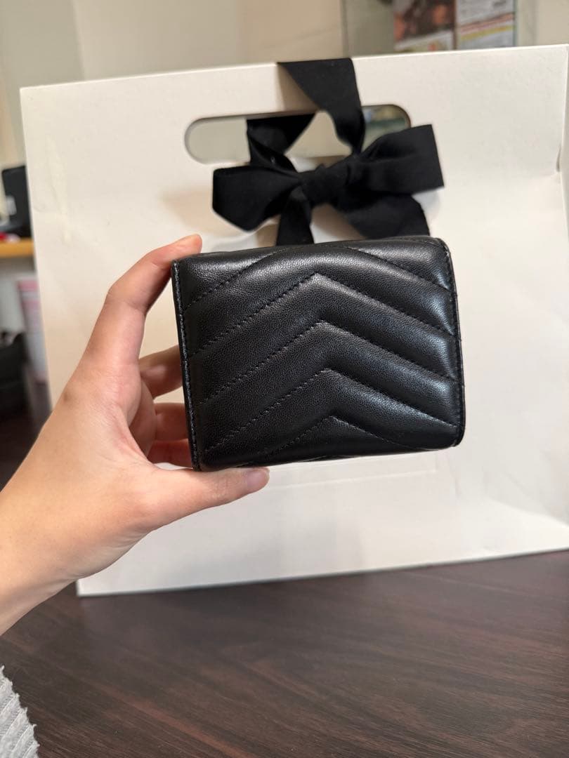 YSL カサンドラマトラッセマルチフォードウォレット(ラムスキン)