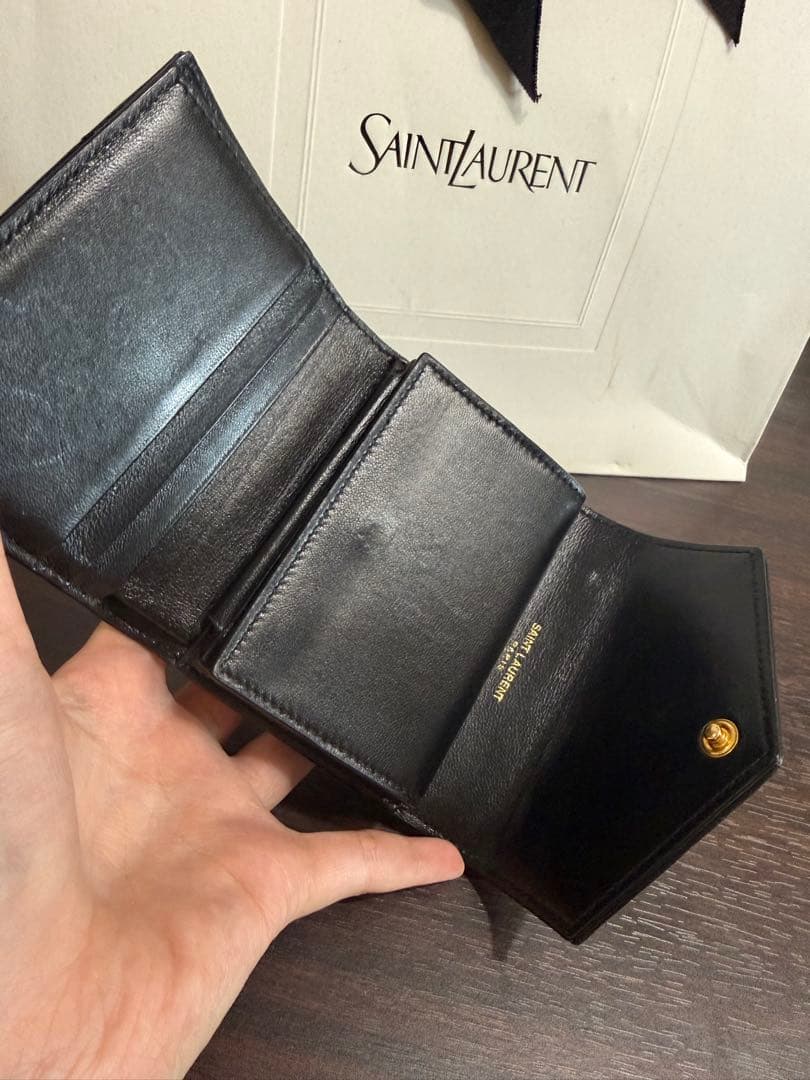 YSL カサンドラマトラッセマルチフォードウォレット(ラムスキン)