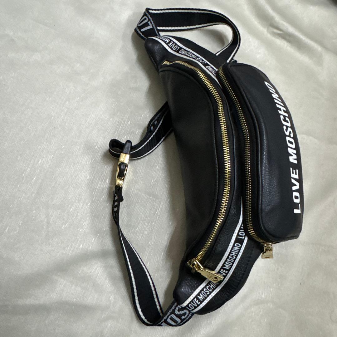 LOVE MOSCHINO ボディバッグ 黒GENUINE LEATHER