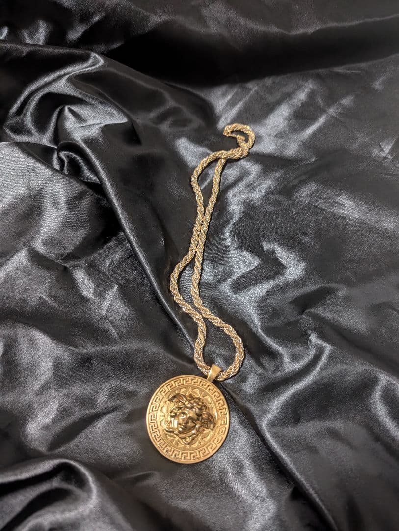 え*く様 VERSACE メデューサ グレカ メダリオン ネックレス monet