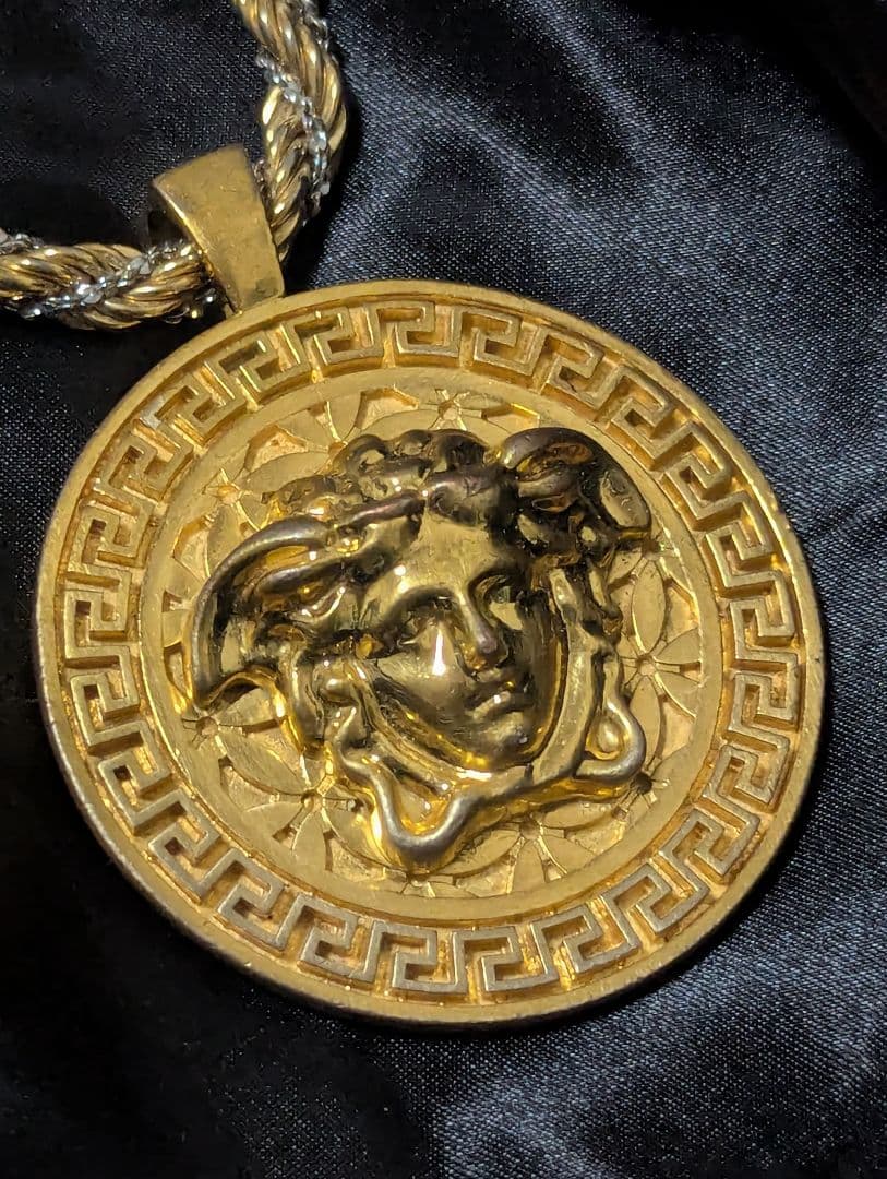え*く様 VERSACE メデューサ グレカ メダリオン ネックレス monet