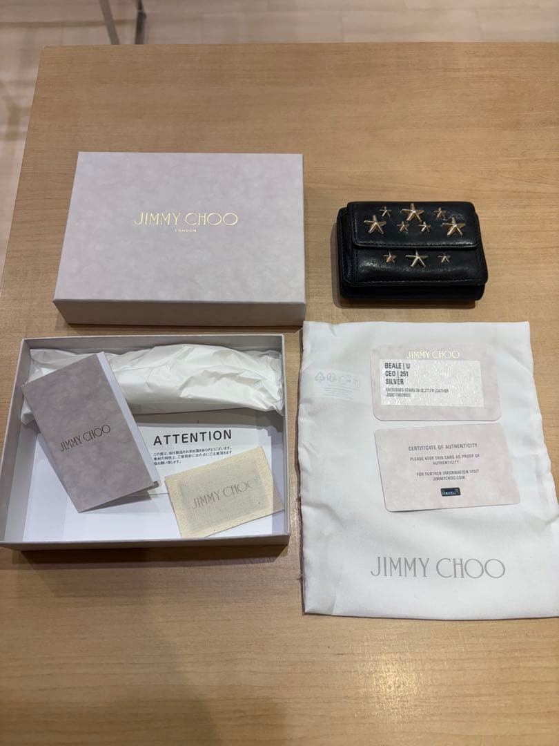 ジミーチュウ　三つ折り財布