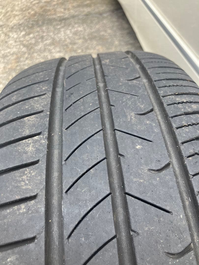 シラス　TOYOTIRES 225/55r18 2本
