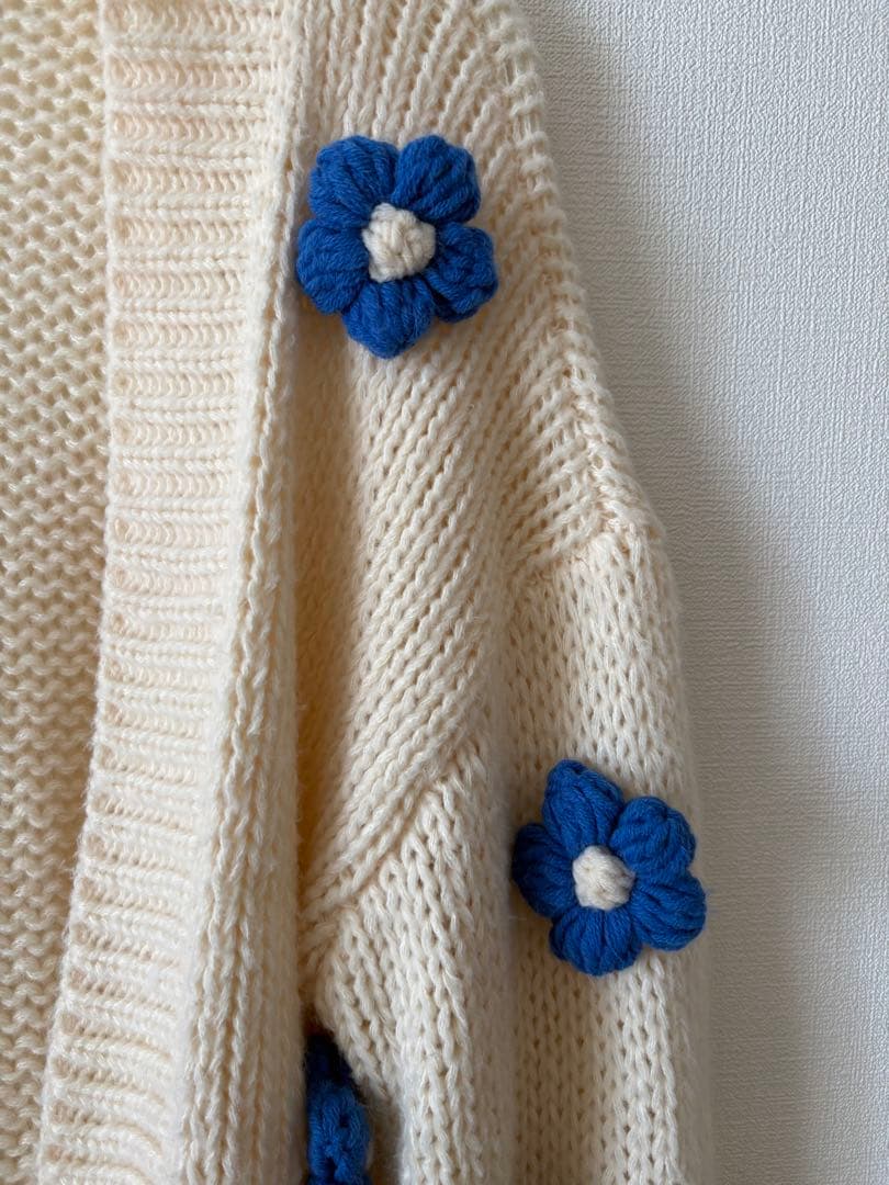 【日本未上陸】アンソロポロジー/花刺繍ニットカーディガン（アイボリー×ブルー）