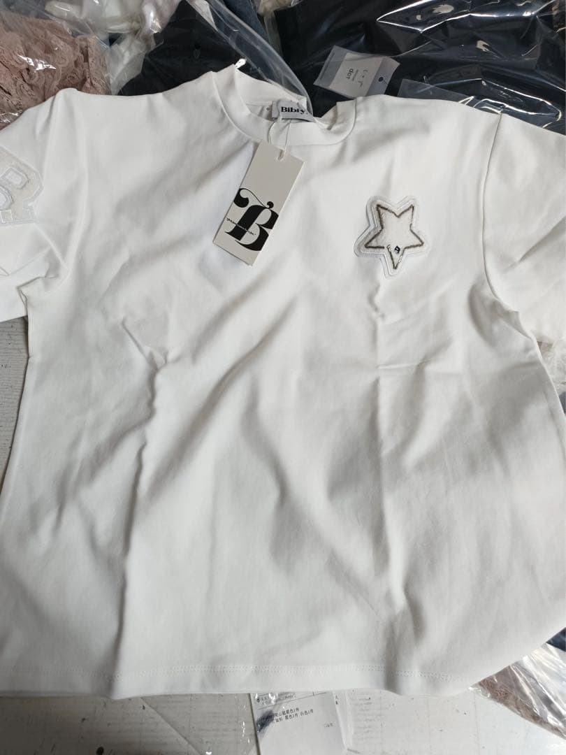 Bibiy. 星柄刺繍オーバーサイズTシャツ ホワイト