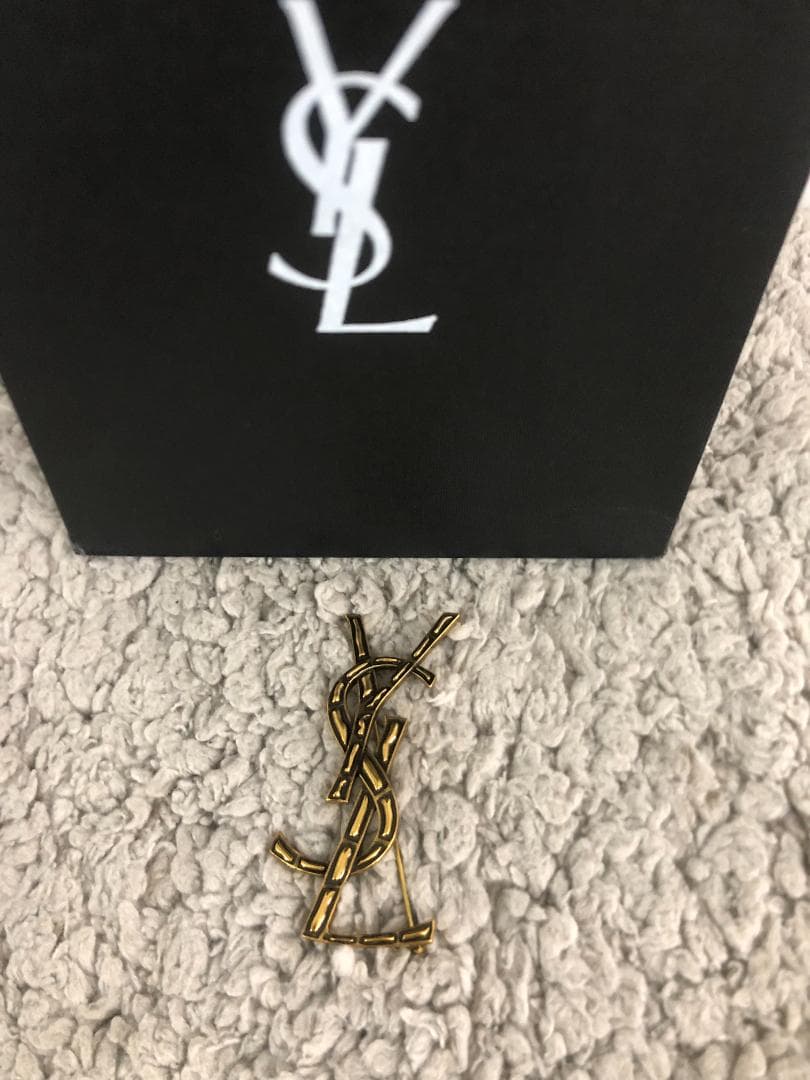 ヘアピン　ゴールド　ロゴ　　綺麗　パール付け　レディース　可愛い