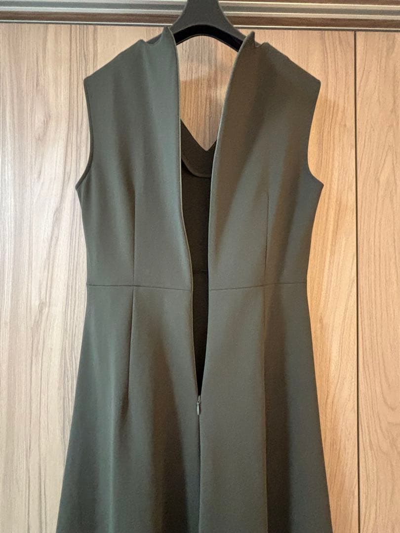 theory luxe オリーブグリーン ノースリーブ Vネック ワンピース