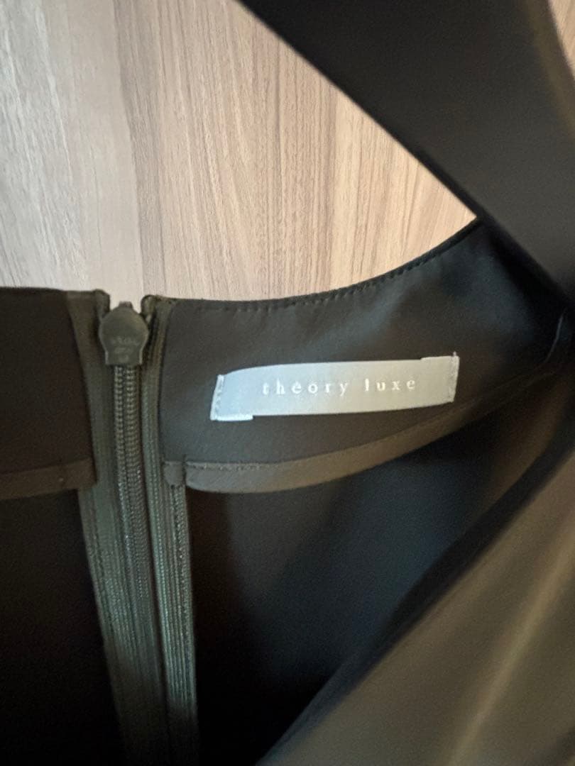 theory luxe オリーブグリーン ノースリーブ Vネック ワンピース