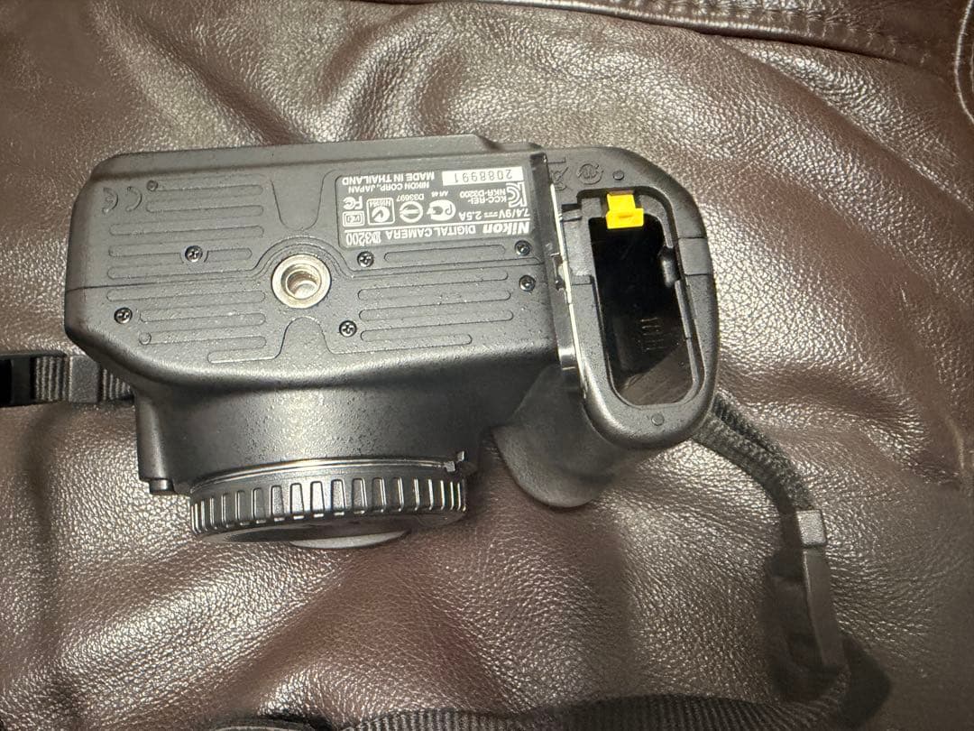 Nikon ニコン　デジタル一眼レフカメラ 本体　D3200 美品　使用頻度極小