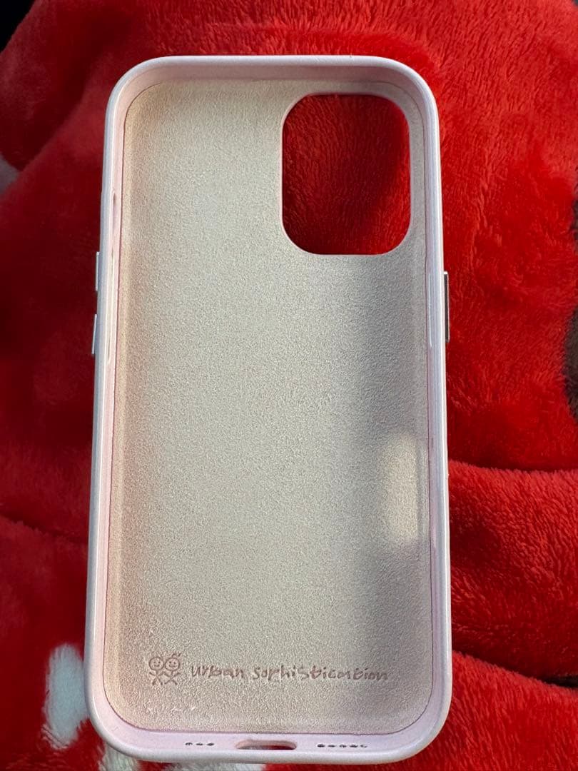 Urban Sophistication キティちゃんコラボ　iPhone16