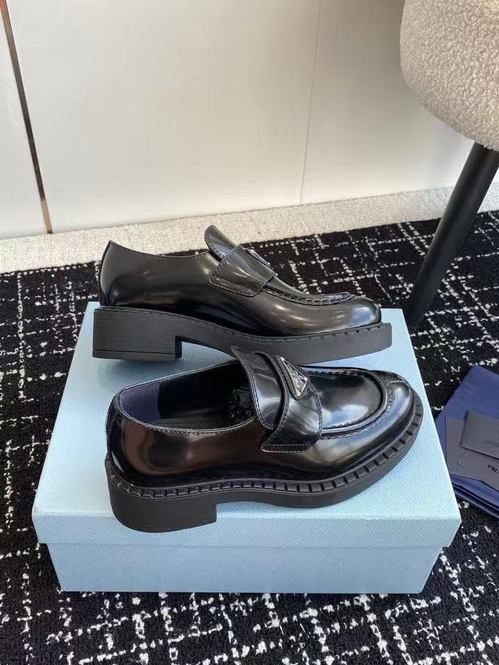 PRADA プラダ チョコレート ブラッシュドレザー ローファー レディース
