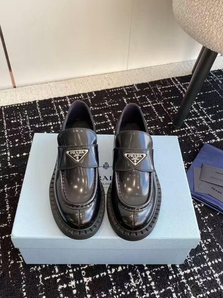 PRADA プラダ チョコレート ブラッシュドレザー ローファー レディース