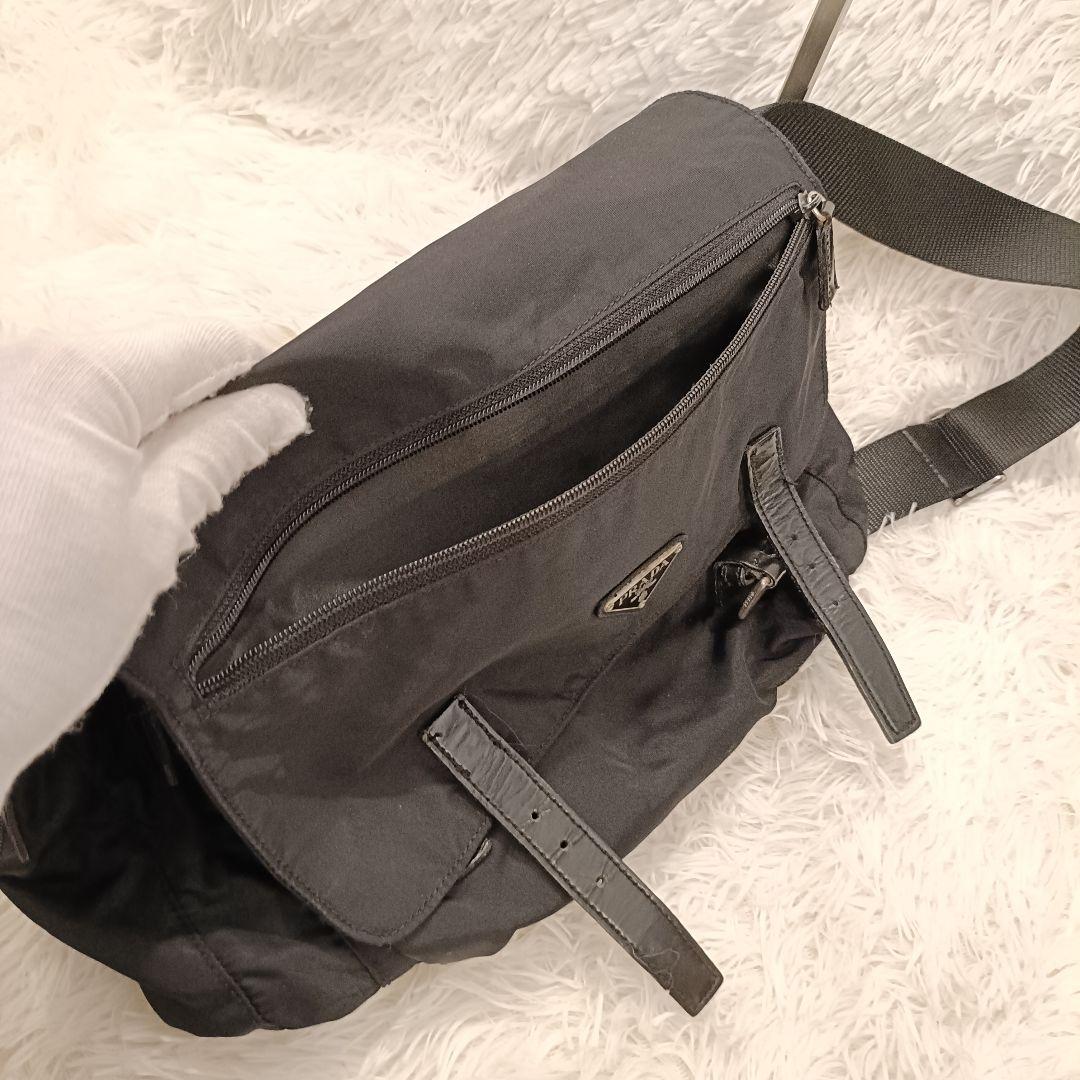 PRADA✨️ メッセンジャーバッグ　ブラック　プラダ　斜め掛け