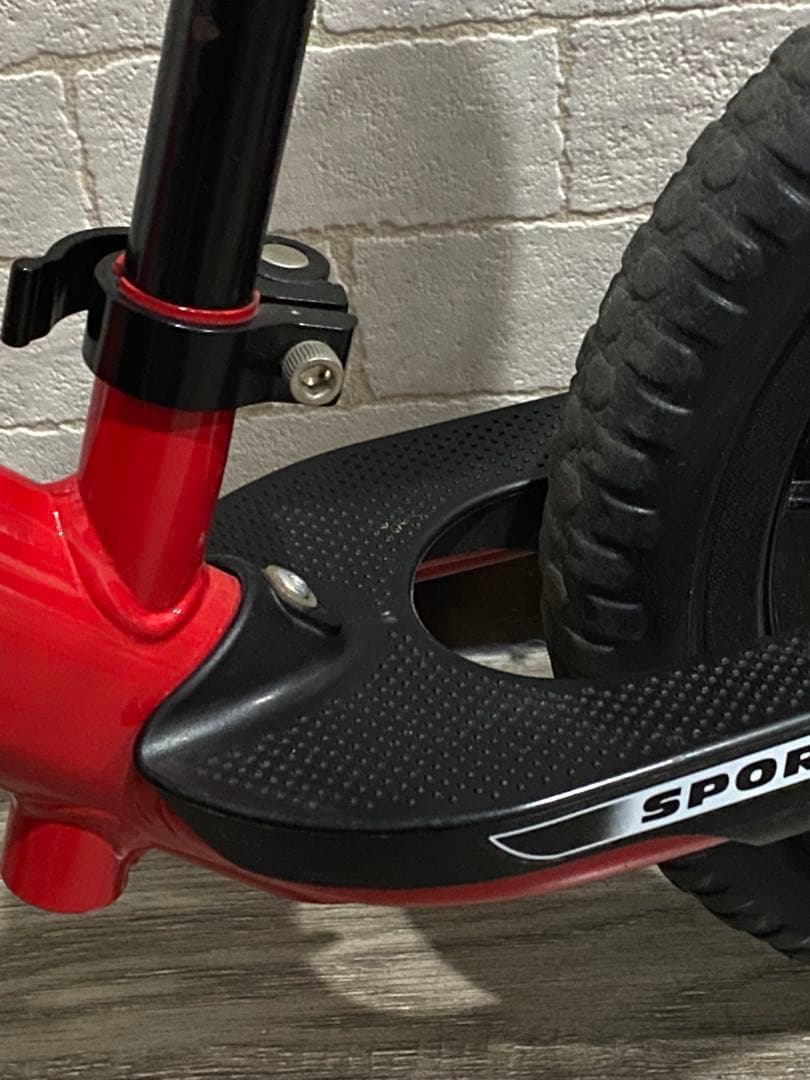 STRIDER 12・ストライダー 12【日本正規品】 赤/黒 バランスバイク