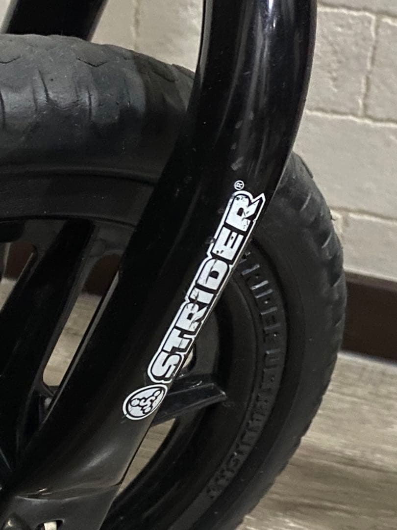 STRIDER 12・ストライダー 12【日本正規品】 赤/黒 バランスバイク