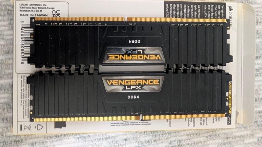 メモリー CORSAIR VENGEANCE LPX DDR4 16GB 3200MHz