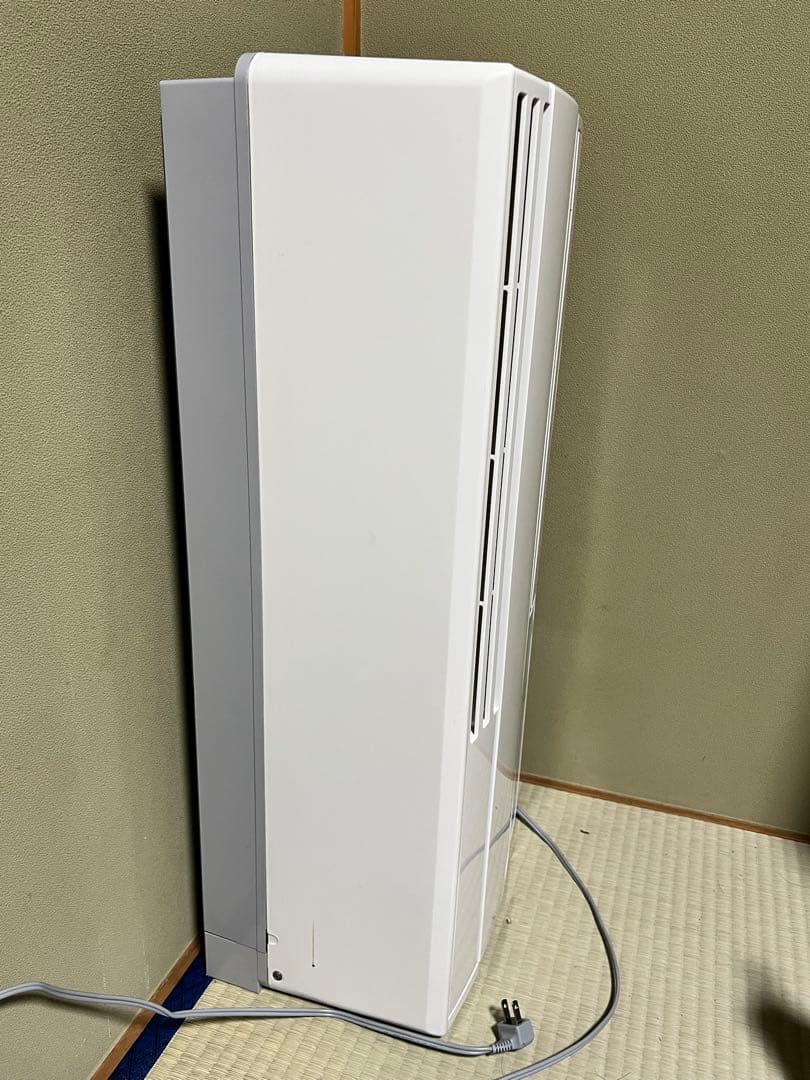 窓用エアコン スリムデザイン ホワイト