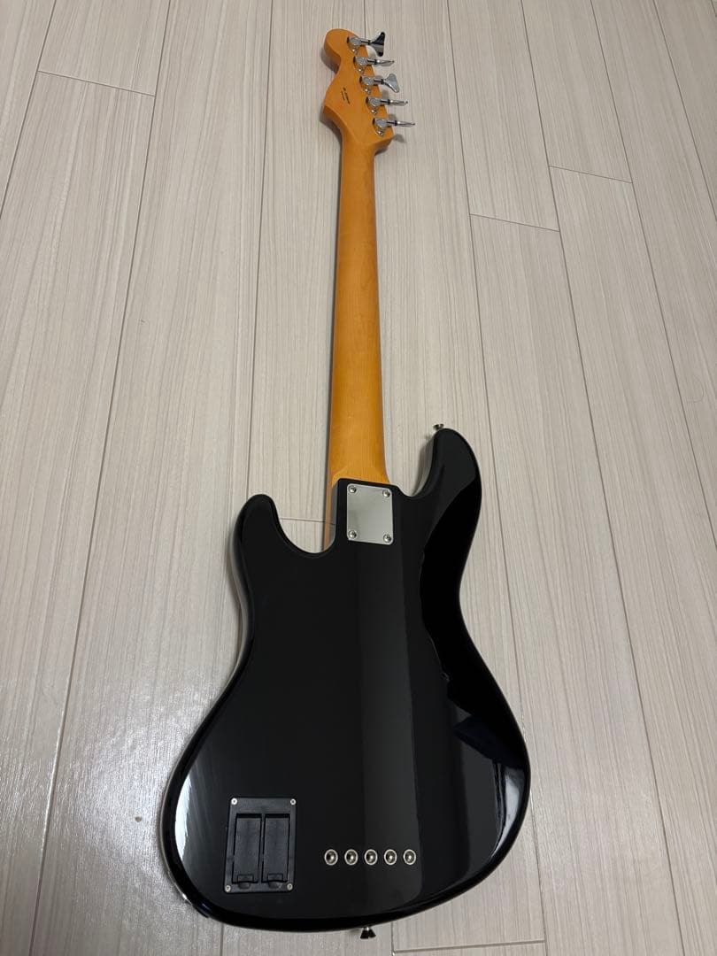 ベース Fender Deluxe Jazz Bass V Kazuki Arai