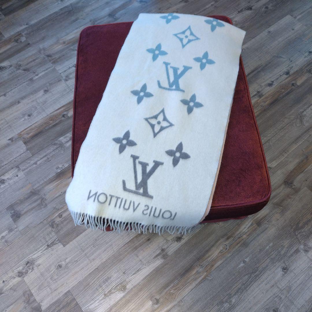 LOUIS VUITTON ロゴ入りストール