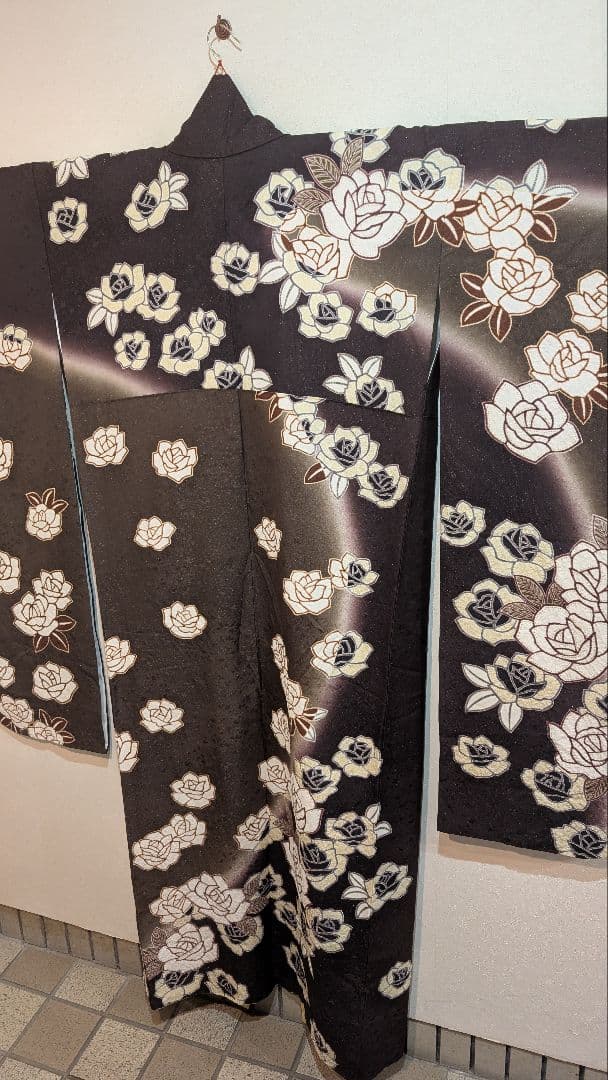 濃茶地にバラの刺繍振袖＆袋帯セット♪