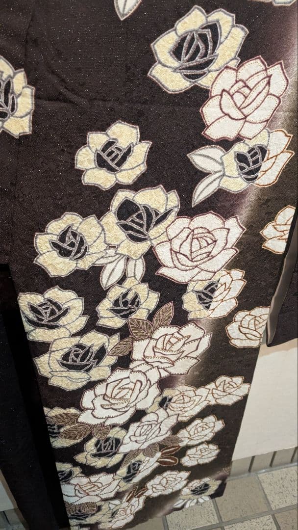 濃茶地にバラの刺繍振袖＆袋帯セット♪