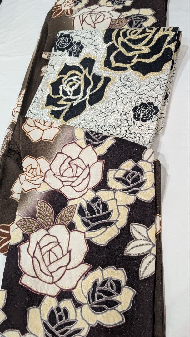 濃茶地にバラの刺繍振袖＆袋帯セット♪