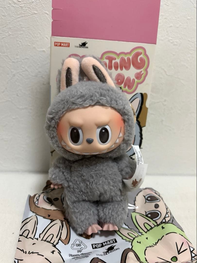 Labubu ラブブ Exciting Macarons マカロン セサミビーン