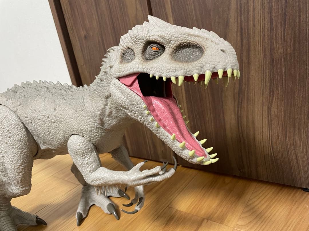 ジュラシックワールド　スーパービッグインドミナスレックス　マテル〈小さい恐竜付〉