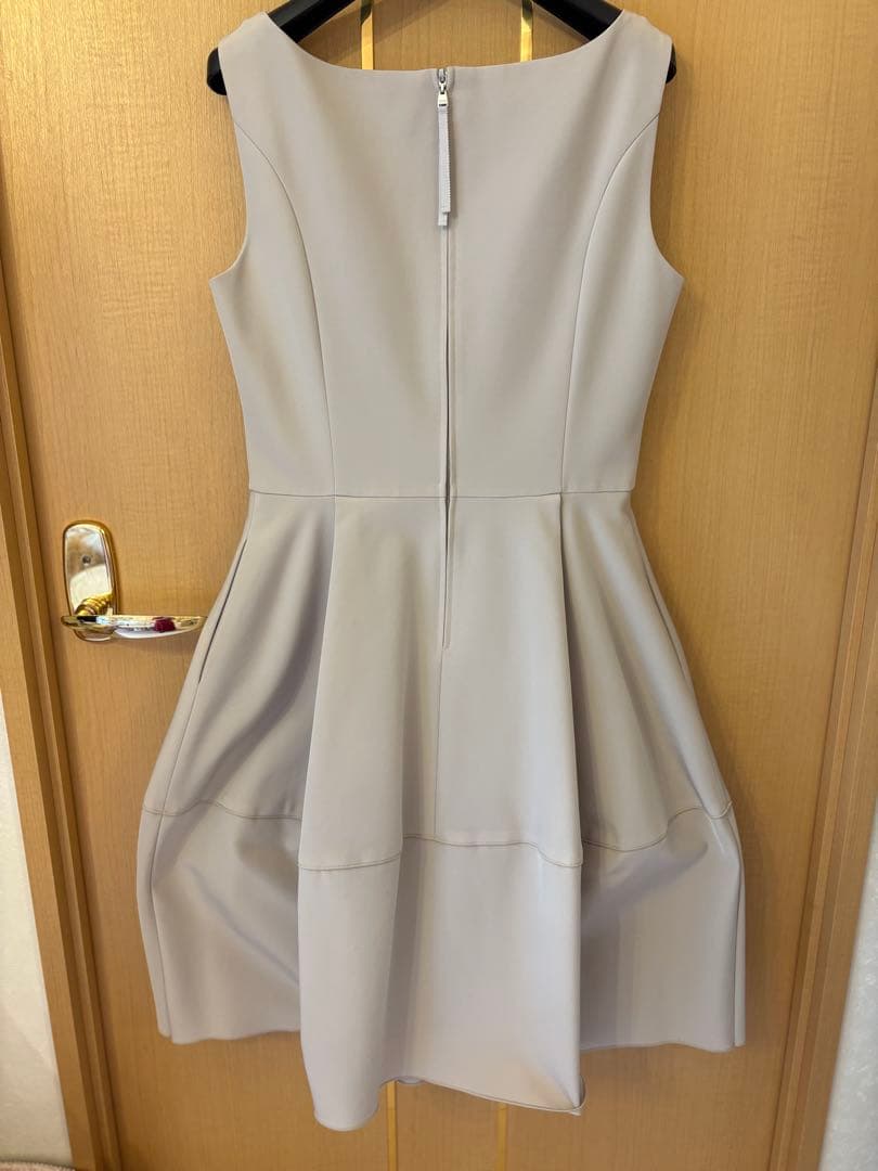 foxy New Yorkバロンノースリーブフレアワンピース ベージュ