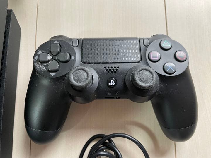 プレステ4 PS4【コントローラー２つ付】