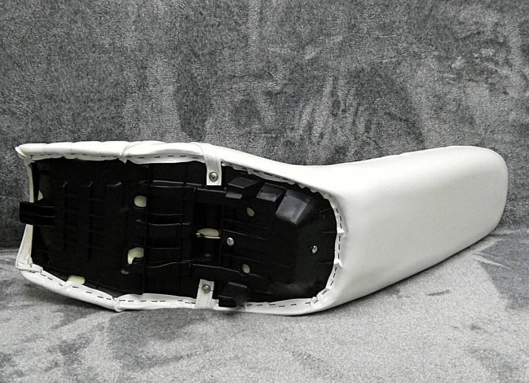 ＮＣ３１　白 エナメル60ｃｍ　三段シート/ホワイトCB400SF前期