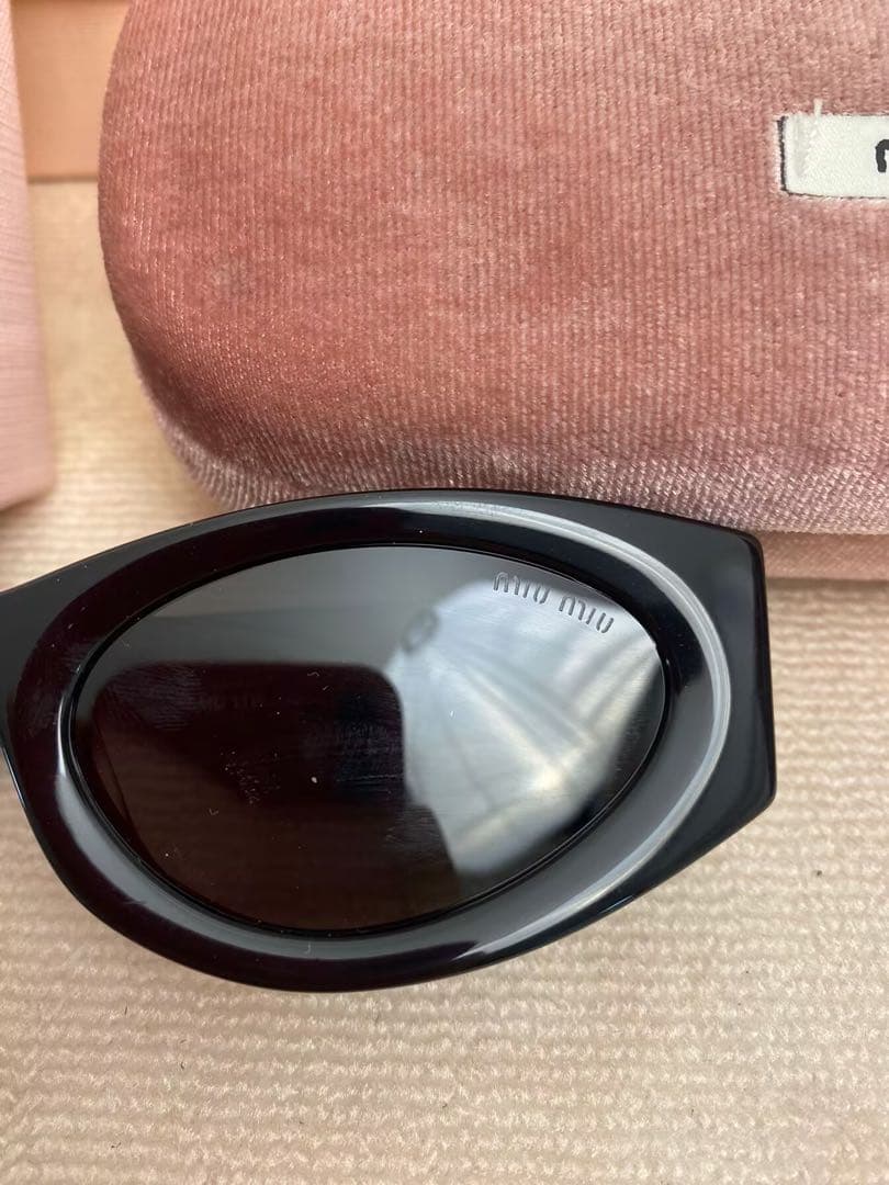 miu miu ブラックサングラス
