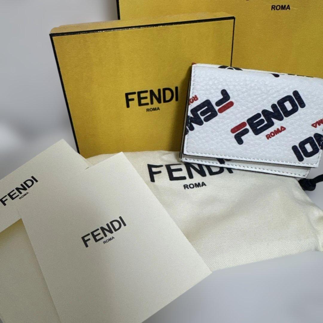 じゅにあ様 FENDI ロゴプリント 三つ折り財布