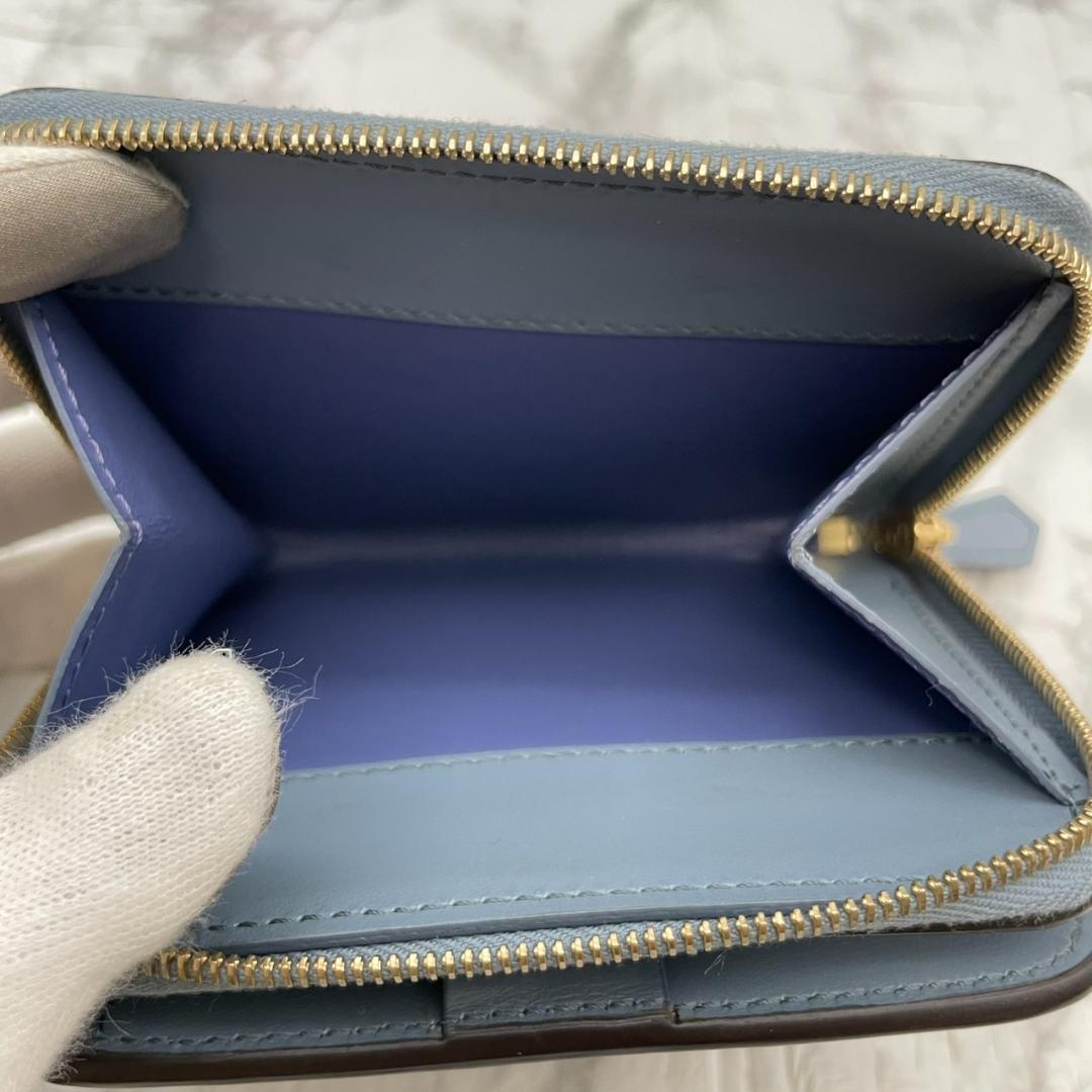 未使用級✨️FENDI フェンディ　エフイズ　二つ折り財布　レザー　ブルー