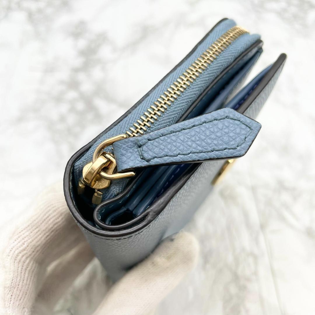 未使用級✨️FENDI フェンディ　エフイズ　二つ折り財布　レザー　ブルー