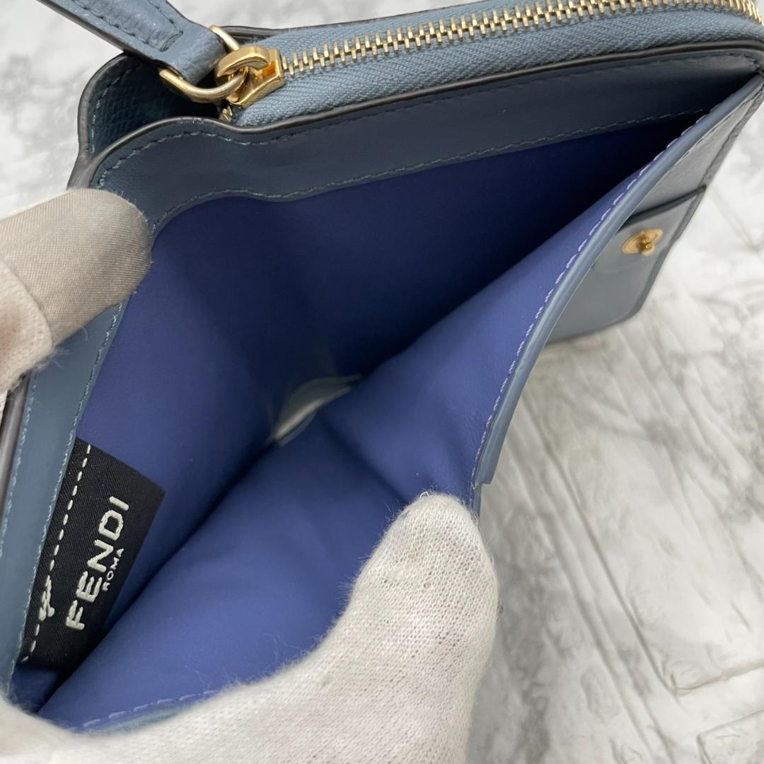 未使用級✨️FENDI フェンディ　エフイズ　二つ折り財布　レザー　ブルー