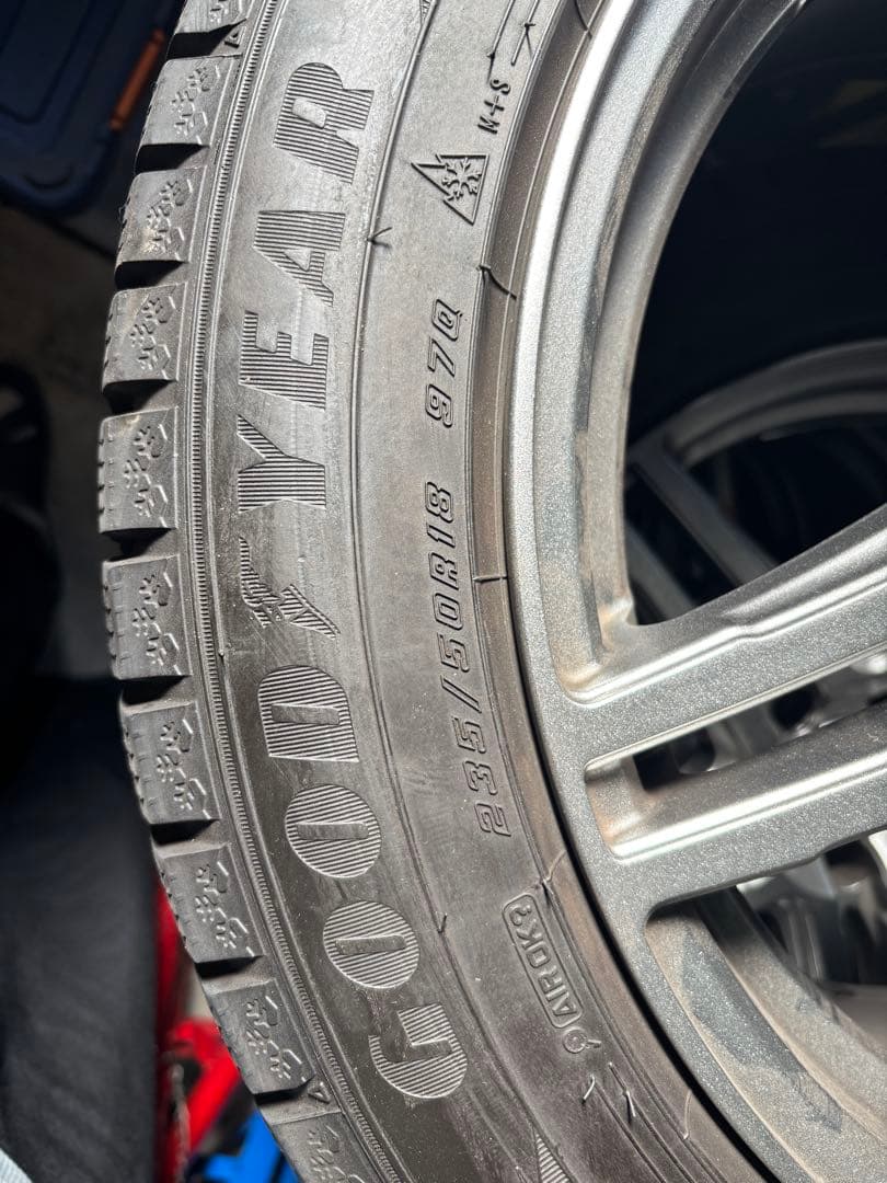 も*ん様 235/50/R18 GOODYEAR