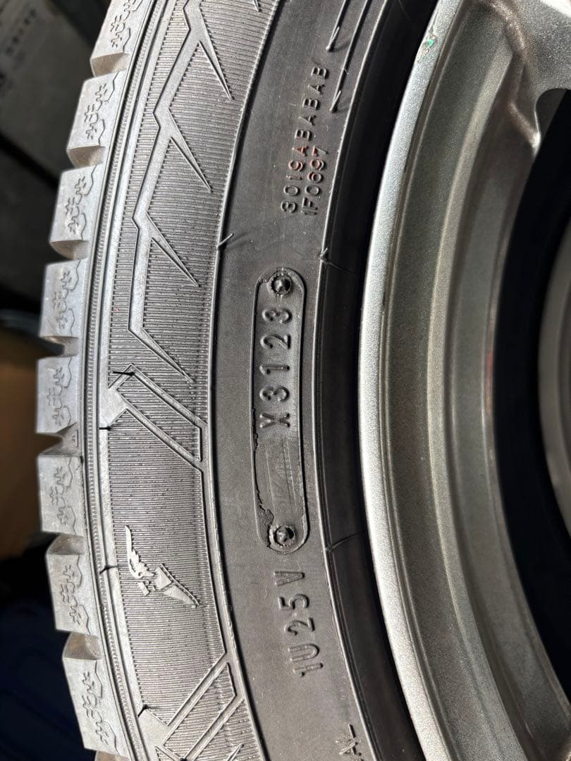 も*ん様 235/50/R18 GOODYEAR