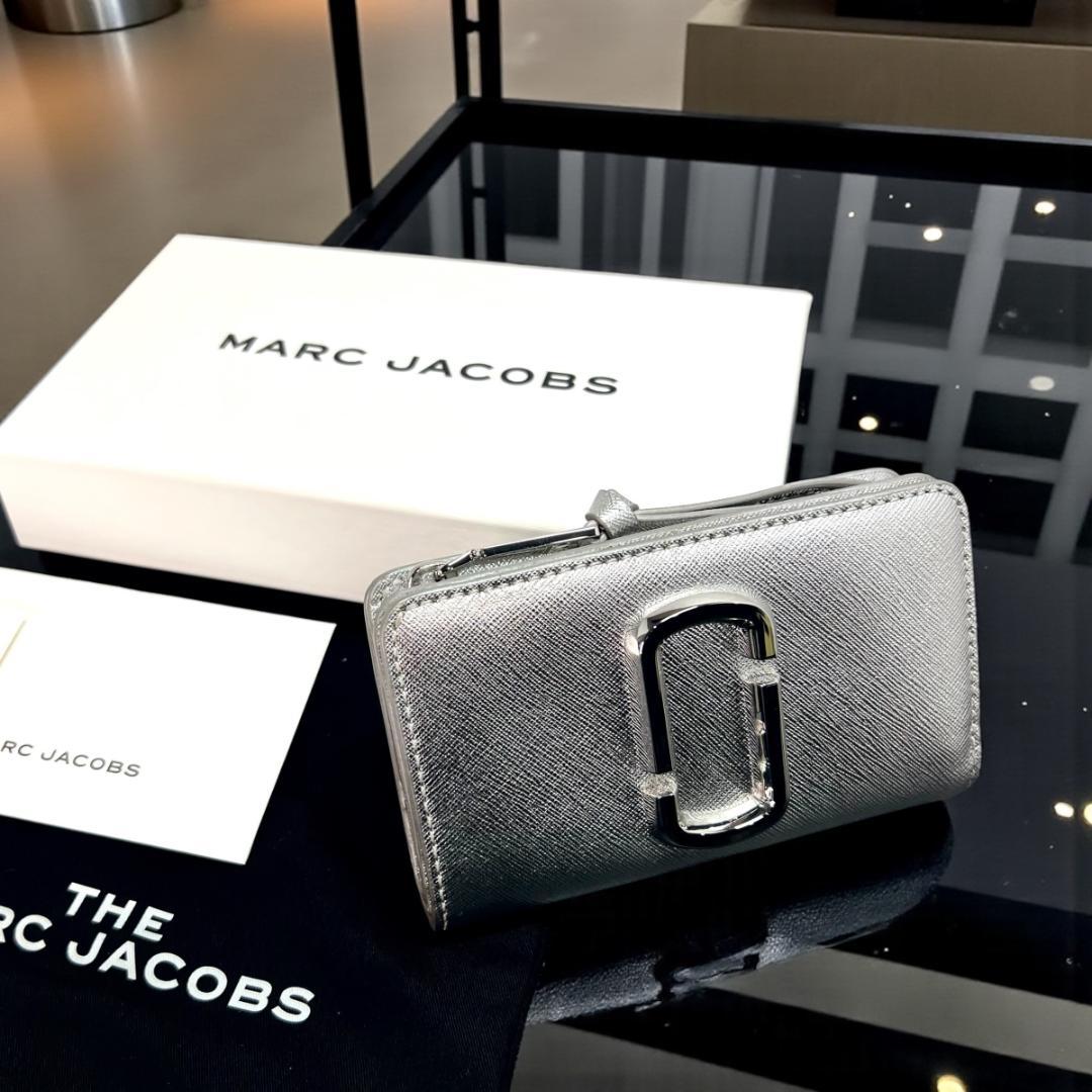 正規品＆極美品‼️ マークジェイコブス スナップショット 三つ折り財布 シルバー