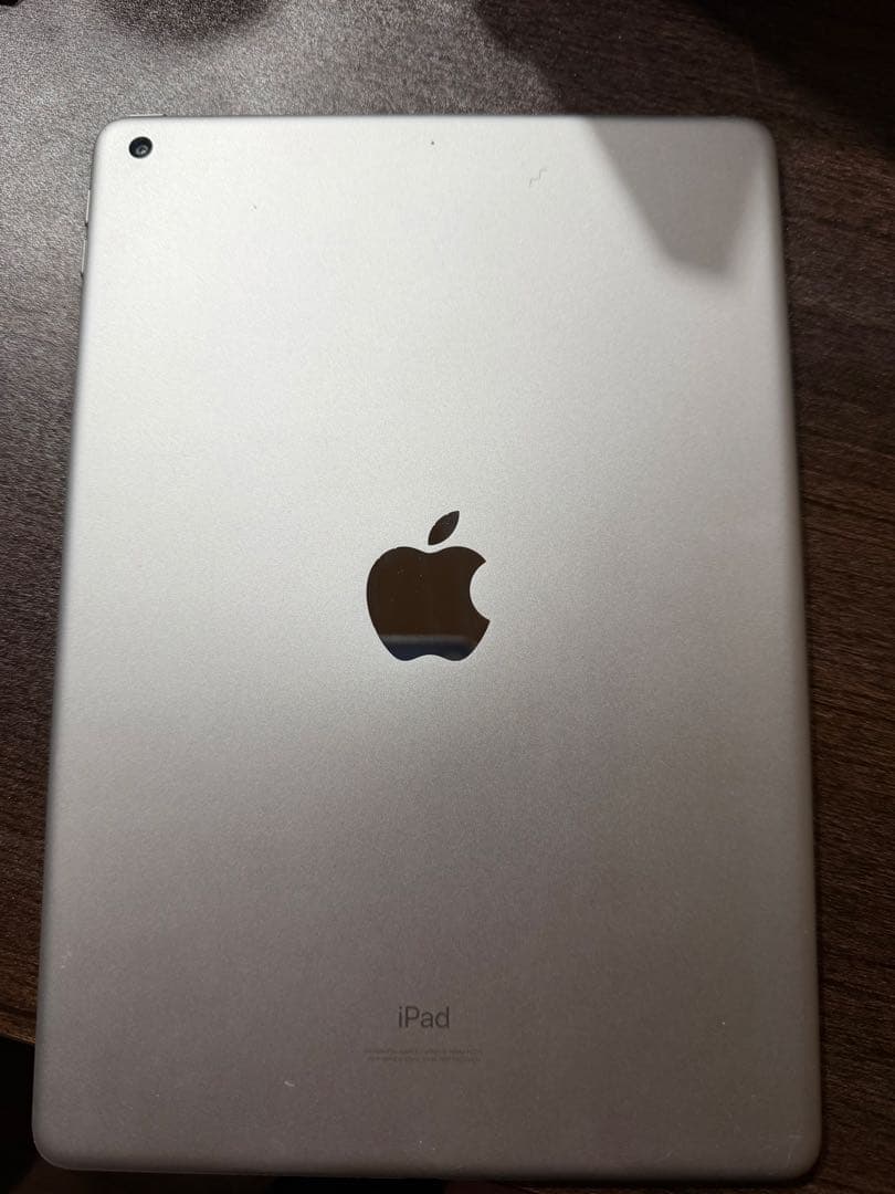 Apple iPad 第9世代　シルバー 本体　Wi-Fiモデル