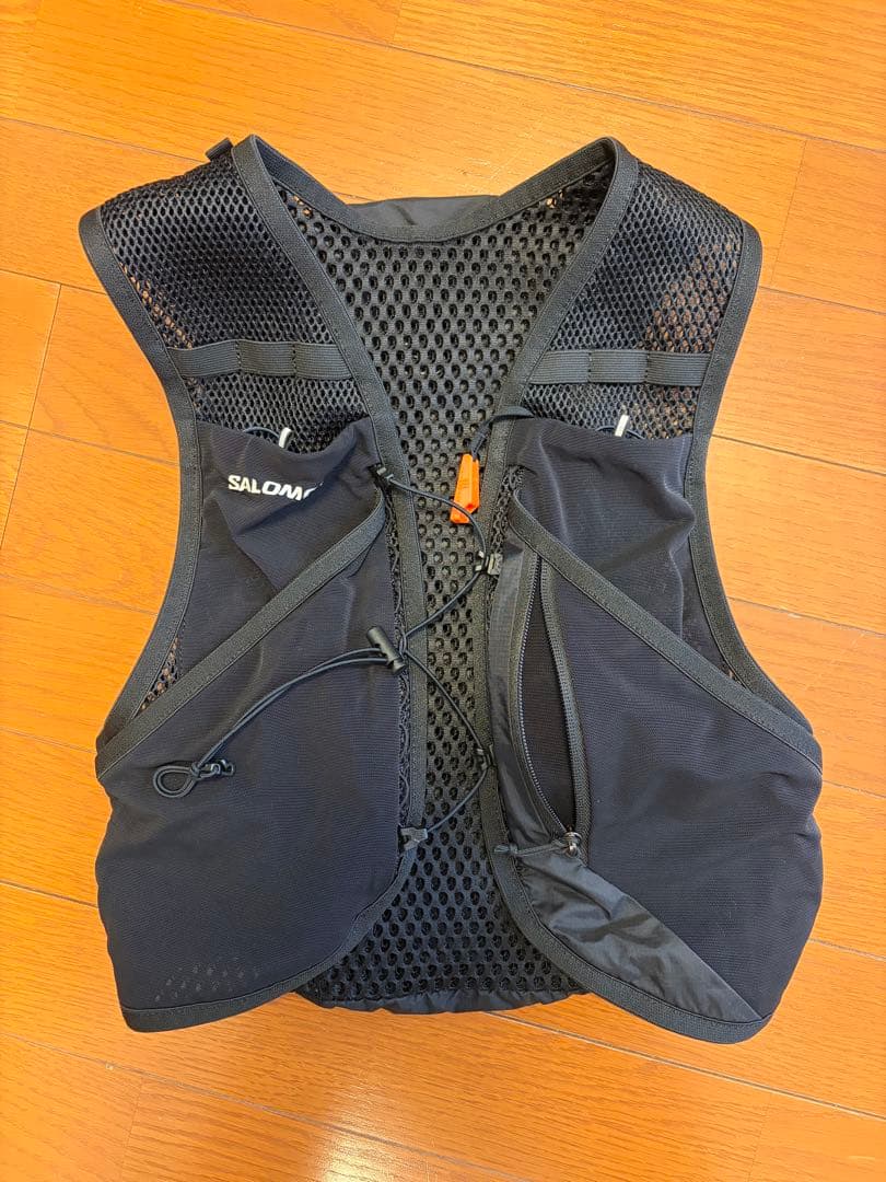 ACTIVE SKIN 8 ランニングベスト (フラスク付き)