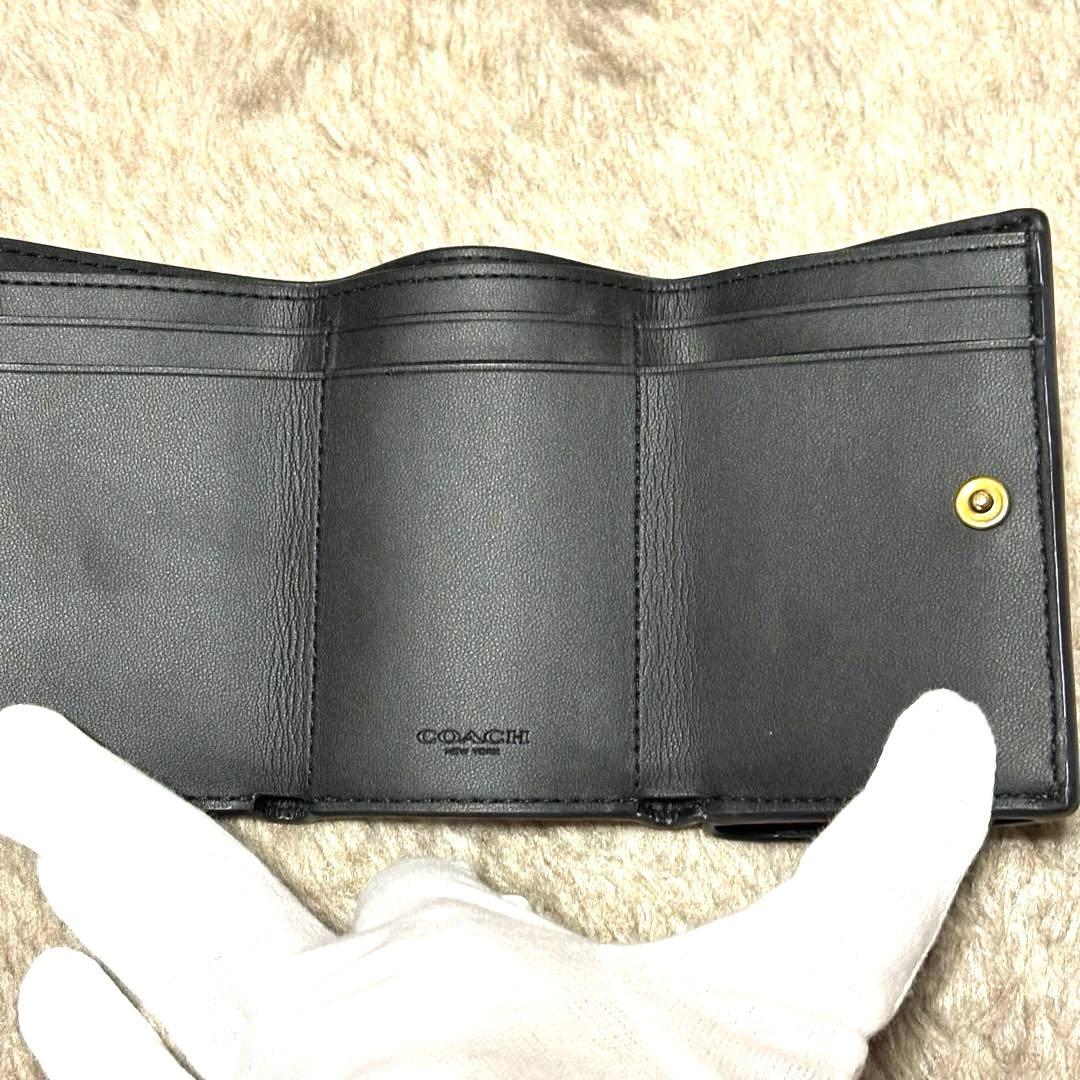 極美品！コーチ ミニ トライフォールド ウォレット三つ折り 現行 黒 Cロゴ