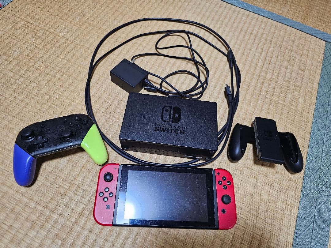 Nintendo Switch 本体 赤色 ジョイコン付き