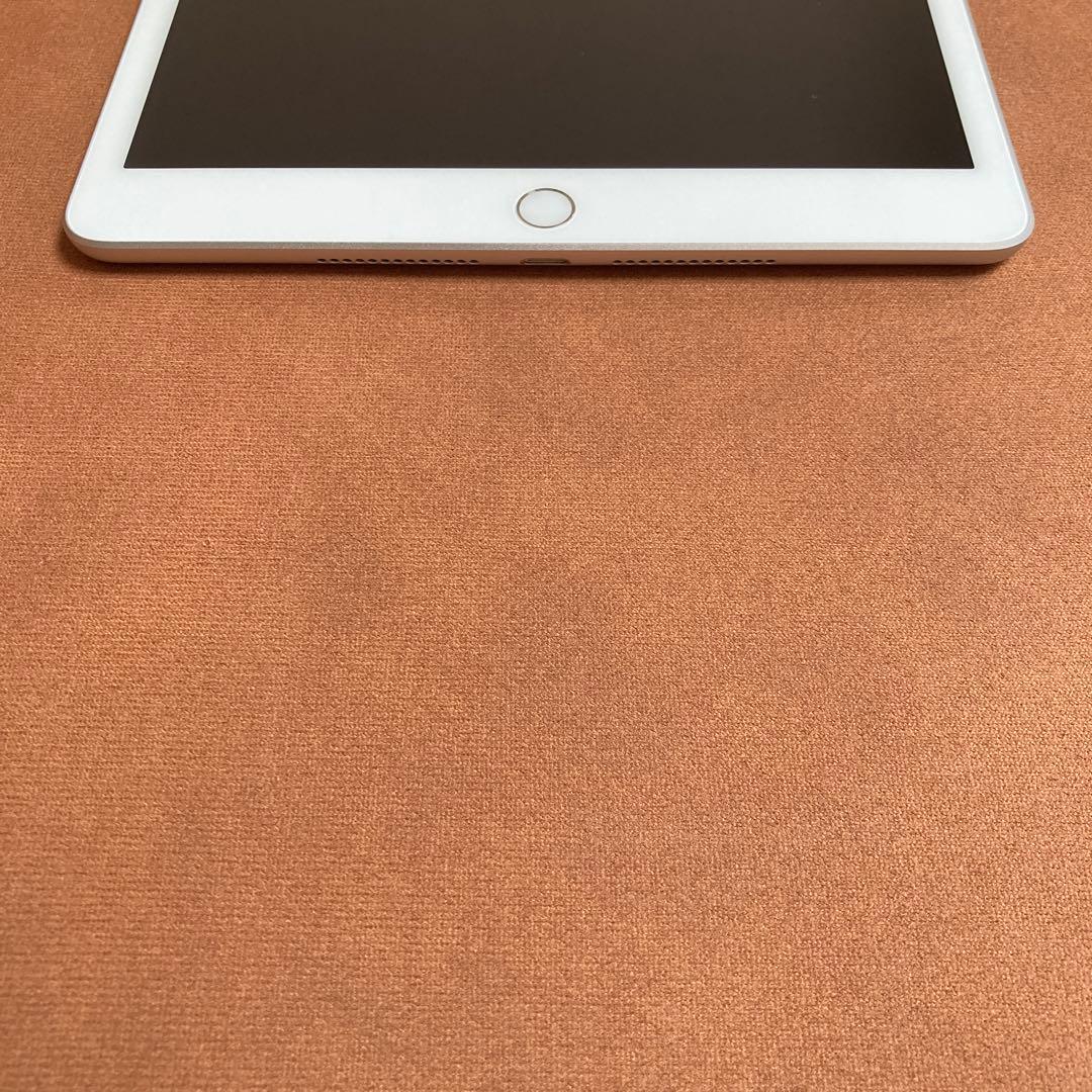 633 電池最良好☆比較的美品☆iPad8 第8世代 32GB WIFIモデル☆