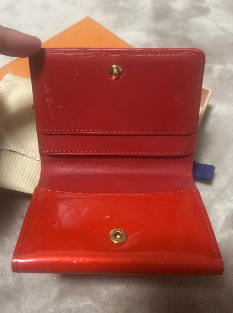 LOUIS VUITTON 赤 二つ折り財布
