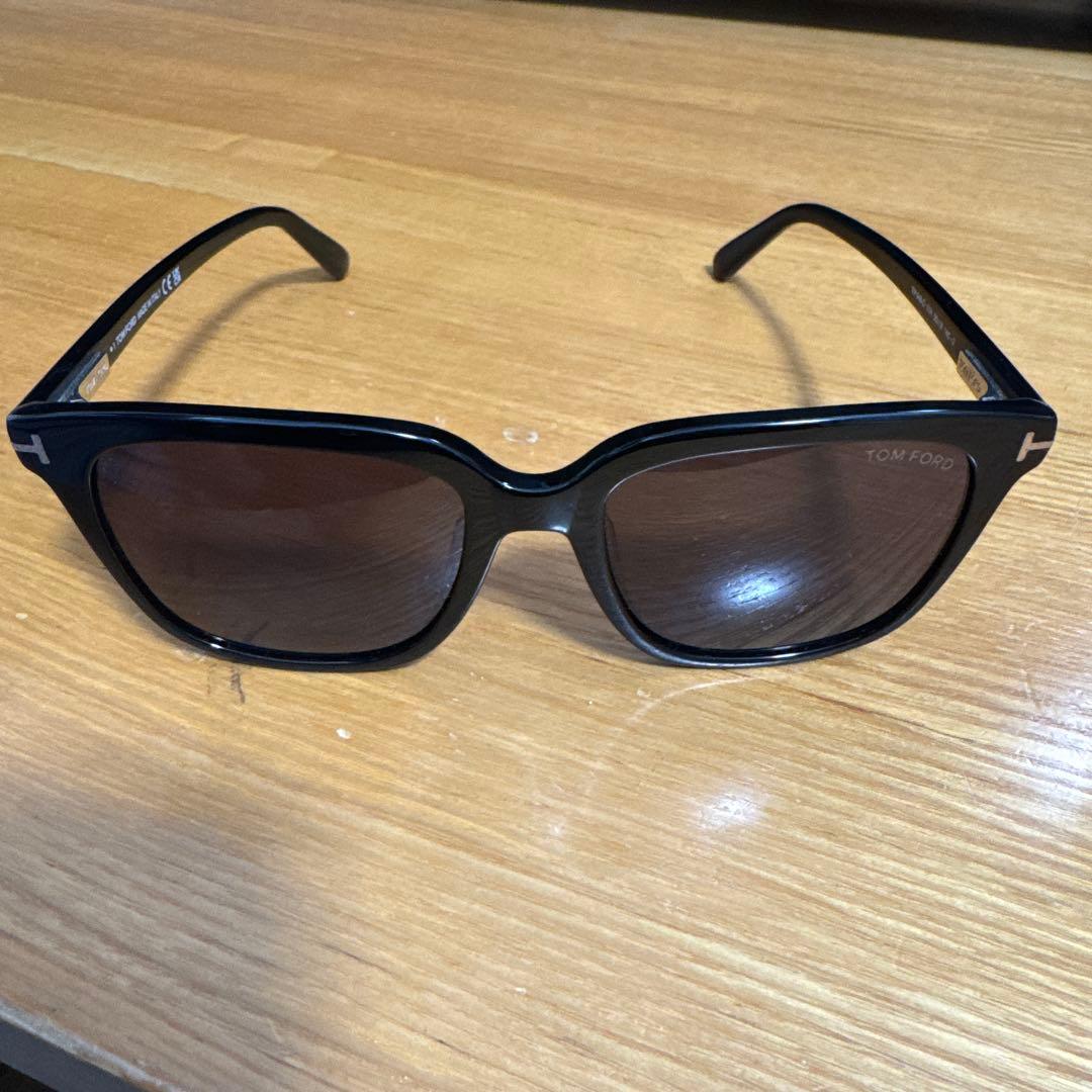 TOM FORD サングラス ブラック