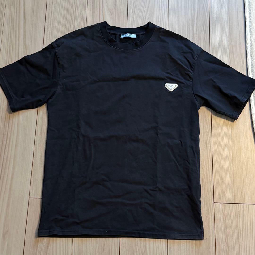 PRADA 黒 Tシャツ ロゴ付き