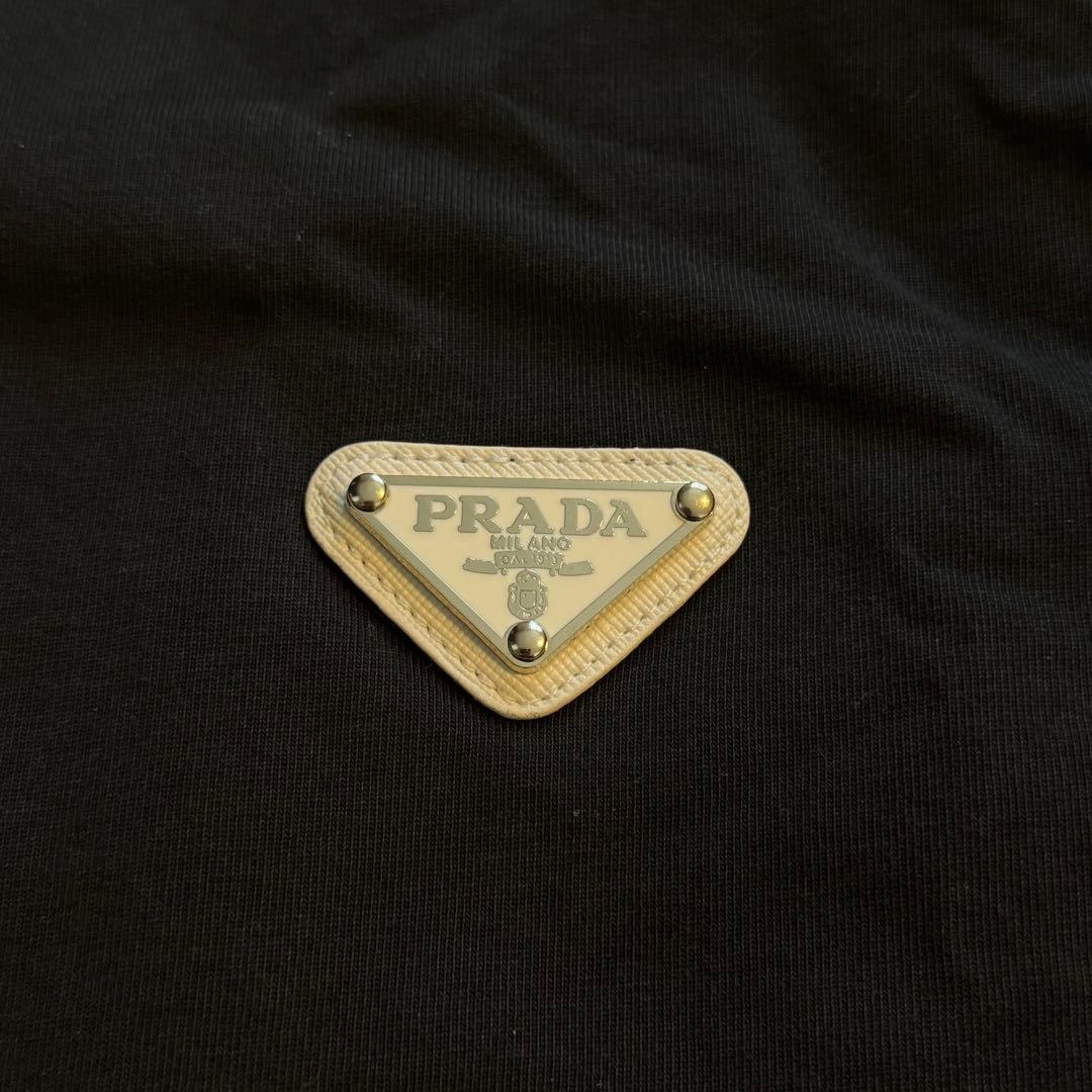 PRADA 黒 Tシャツ ロゴ付き